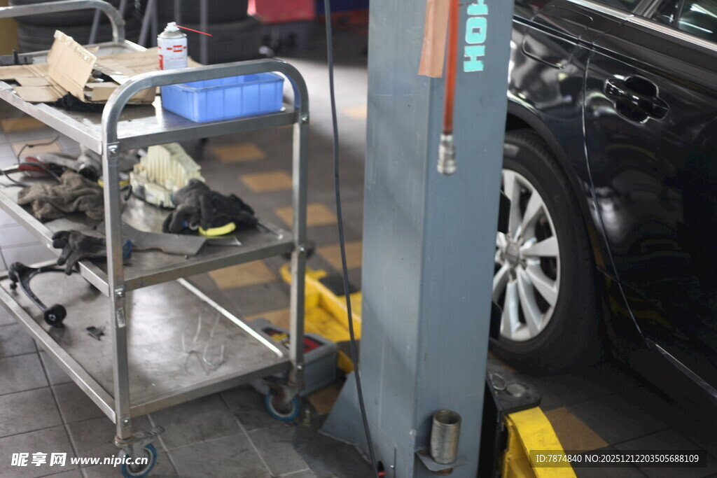 汽车维修车间设备场景