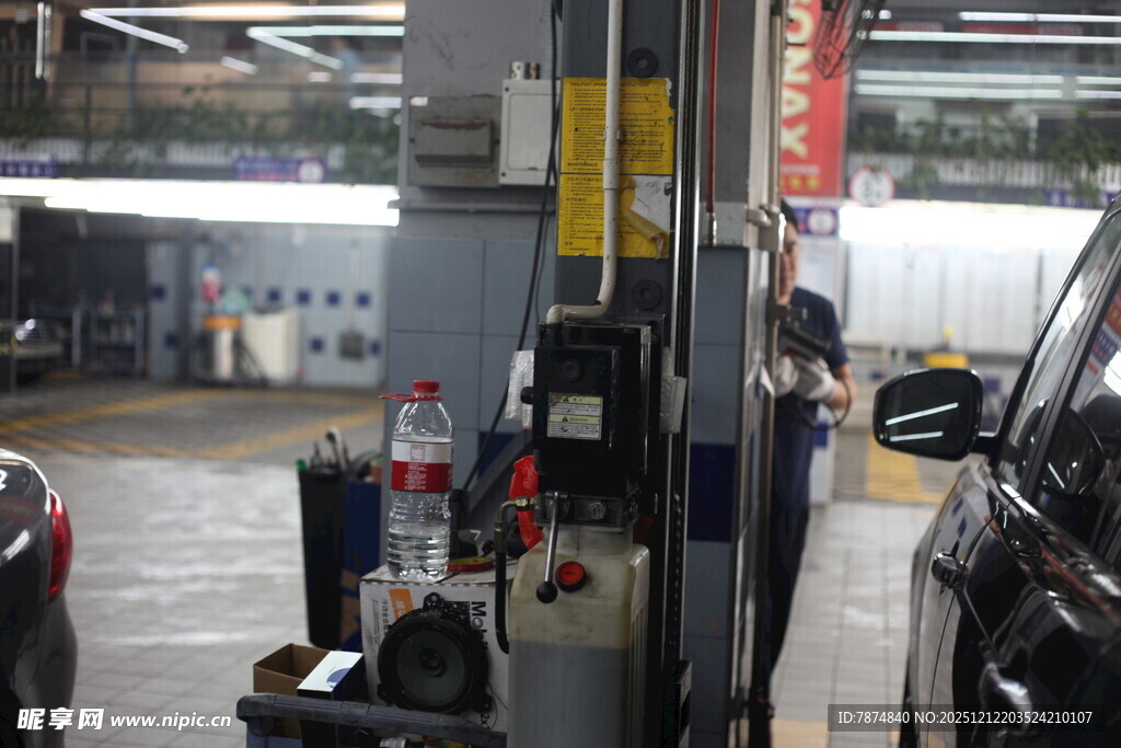汽车维修车间设备场景