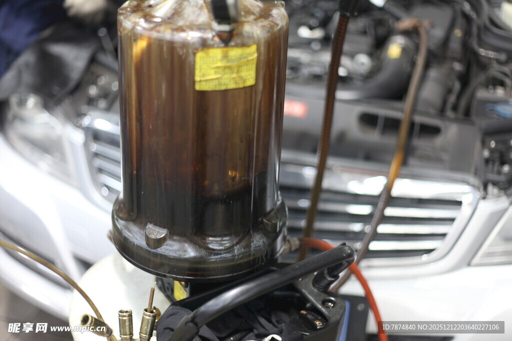 汽车燃油滤清器特写