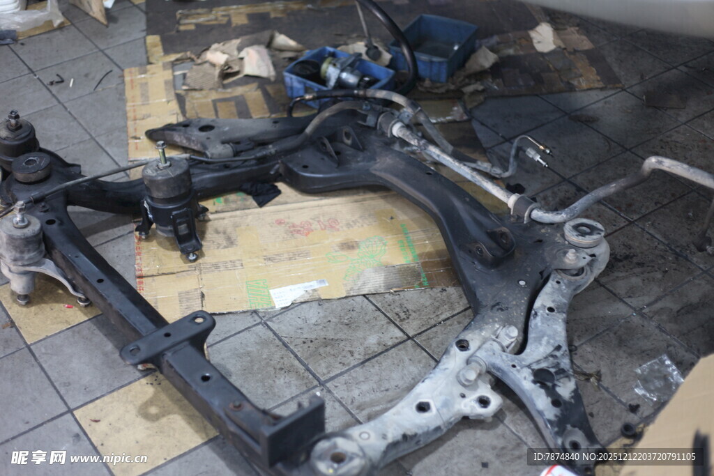 汽车车架拆解部件展示