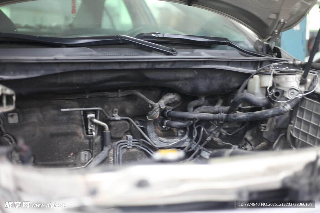 汽车发动机内部细节展示