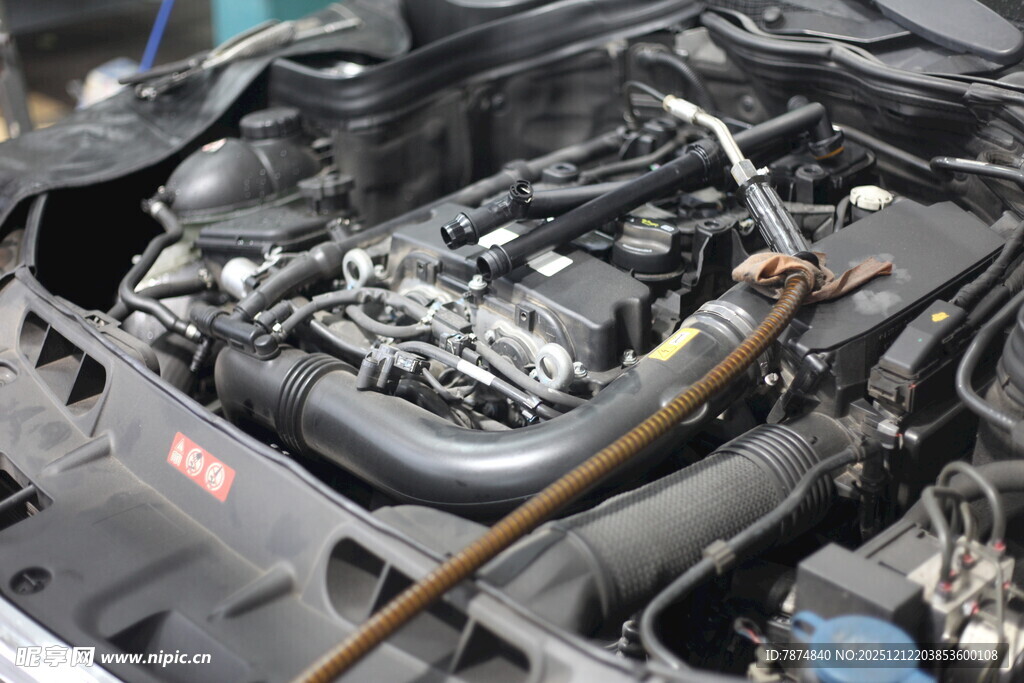 汽车发动机内部细节展示