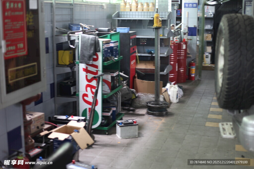 汽车维修车间内景