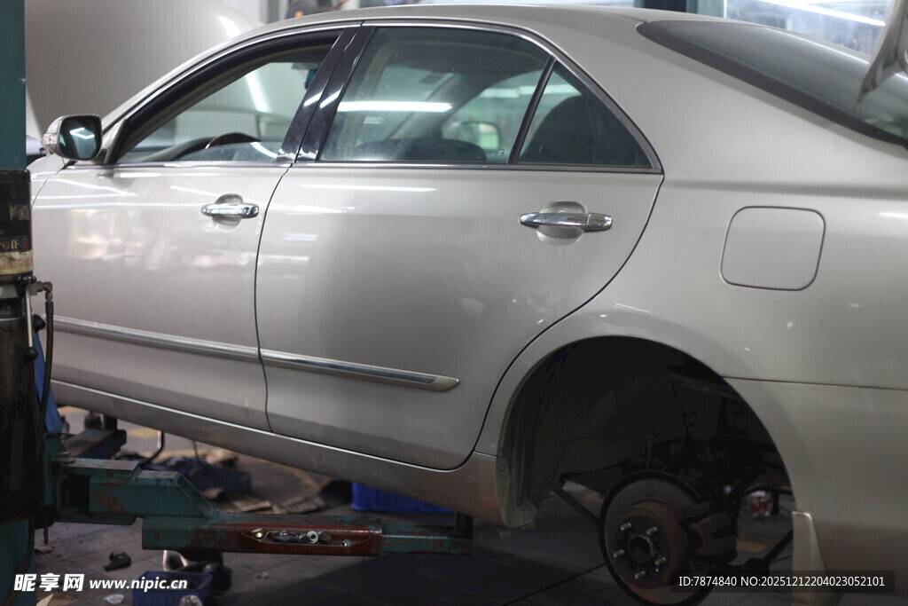 汽车维修中车身部件拆卸