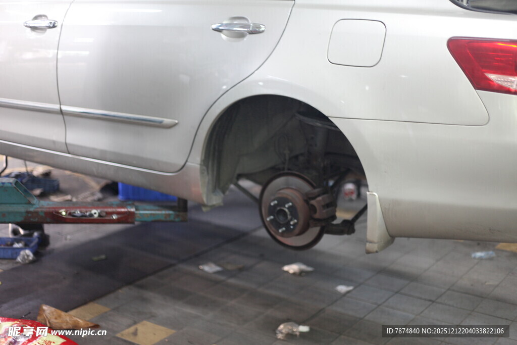 汽车车轮维修场景