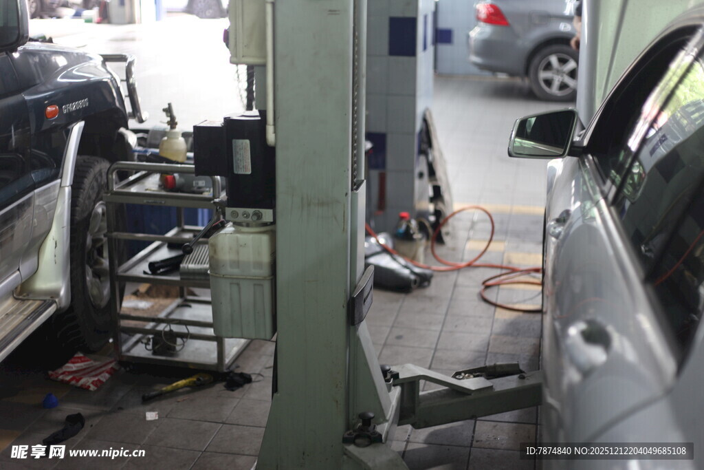 汽车维修车间场景