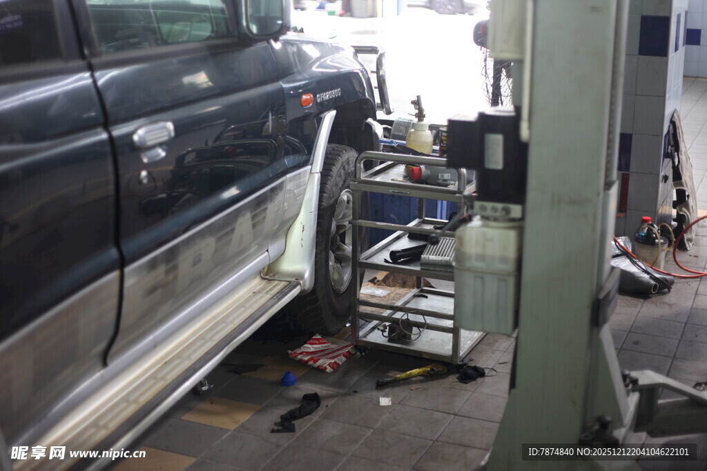 汽车维修车间场景