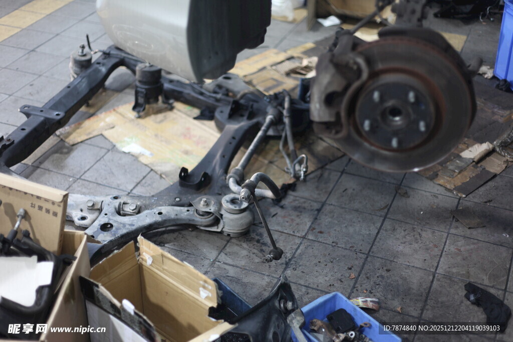 汽车底盘维修场景