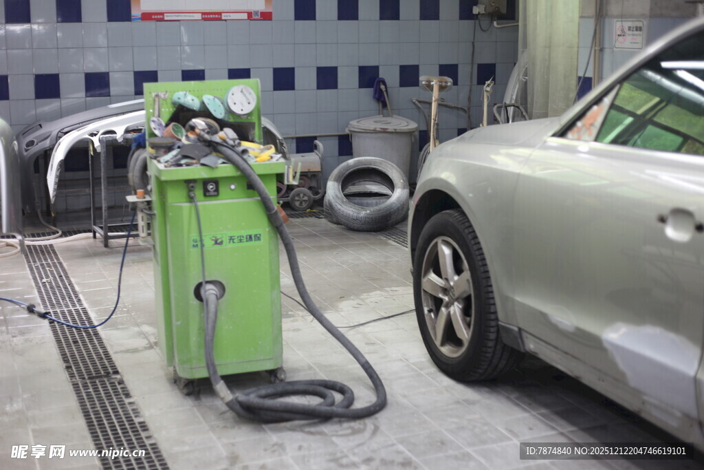 汽车维修车间的设备与车辆