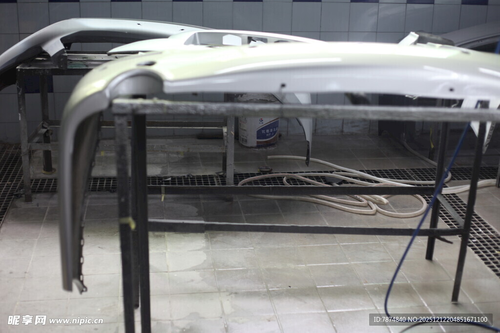 汽车车身框架维修场景