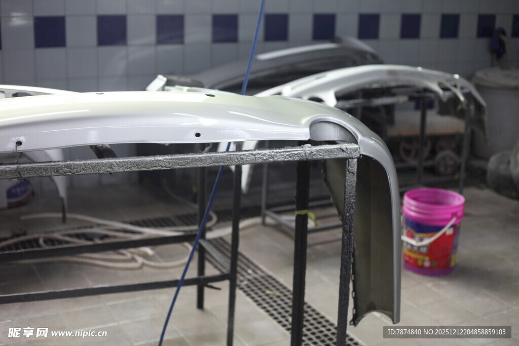 汽车金属部件加工场景