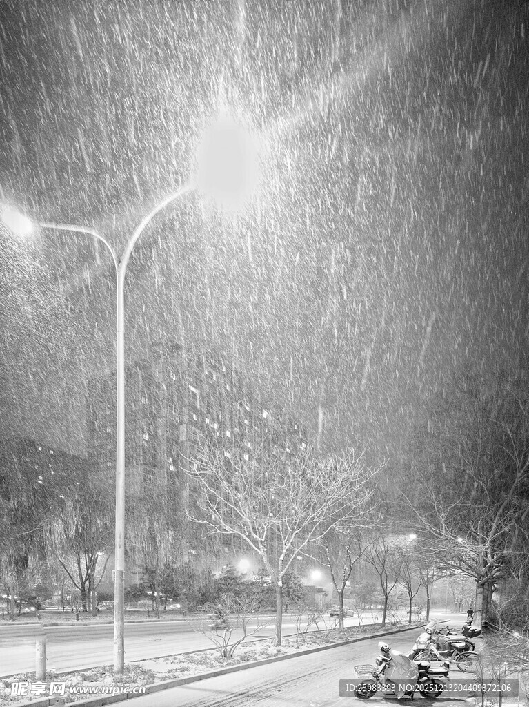 雪夜街头