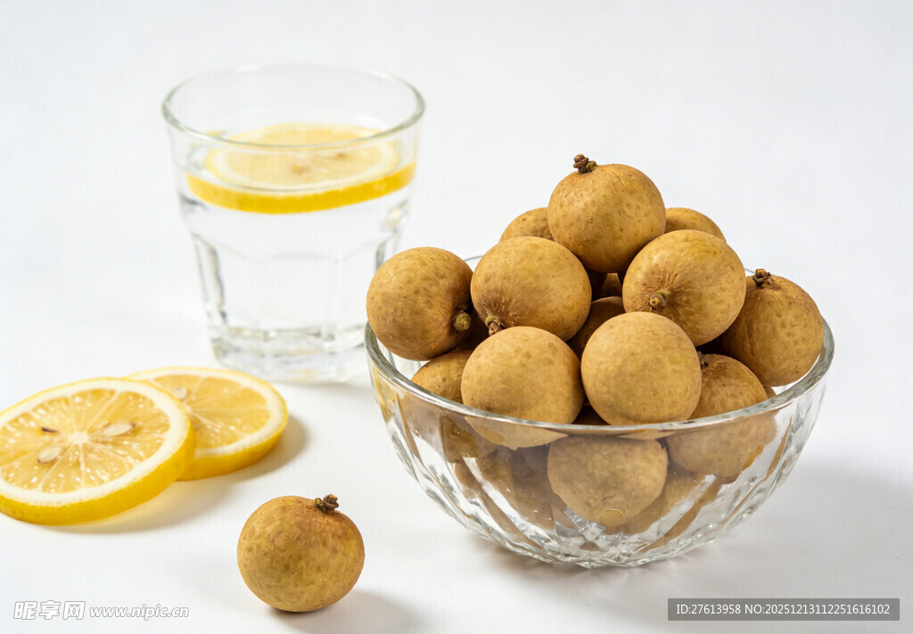 玻璃碗中的龙眼