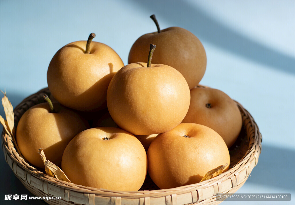 竹篮里的秋月梨