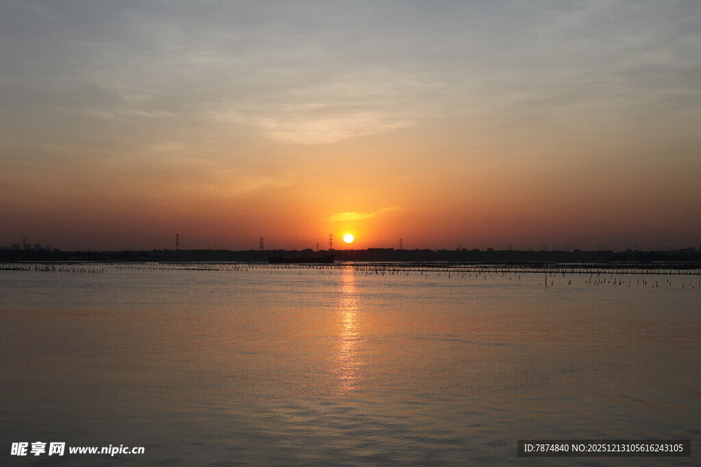 湖畔日落美景