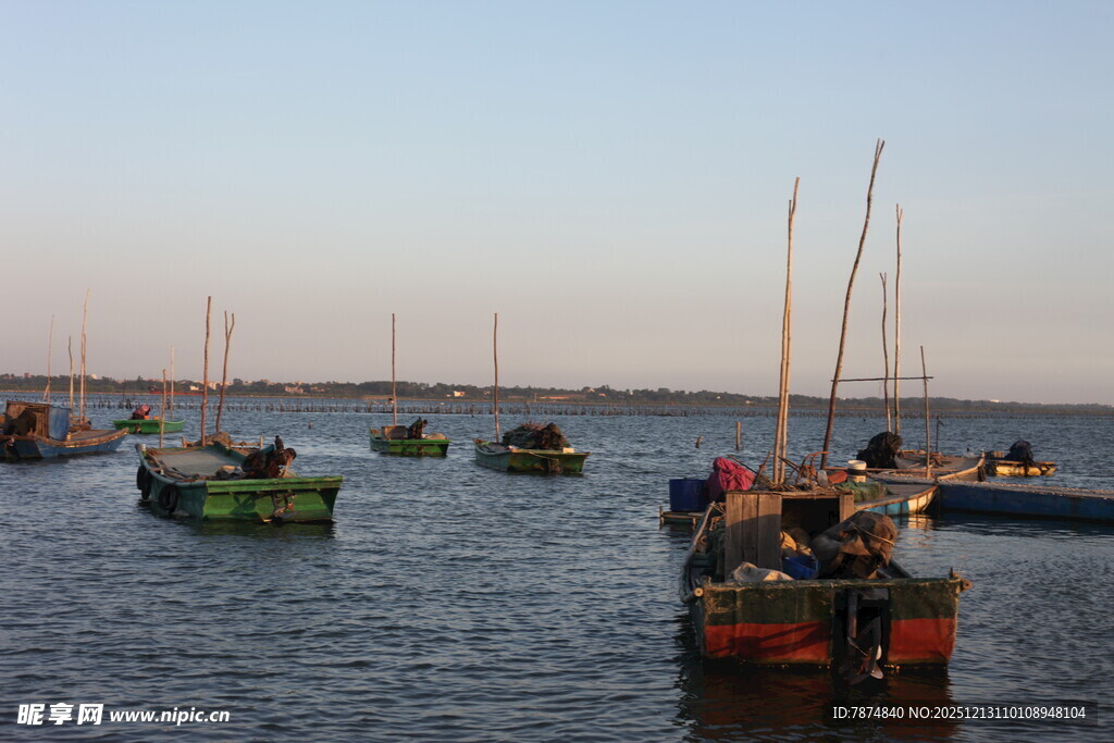 海上渔船停泊景象