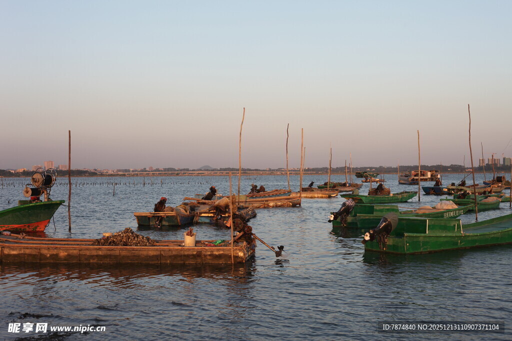 海上渔船作业场景