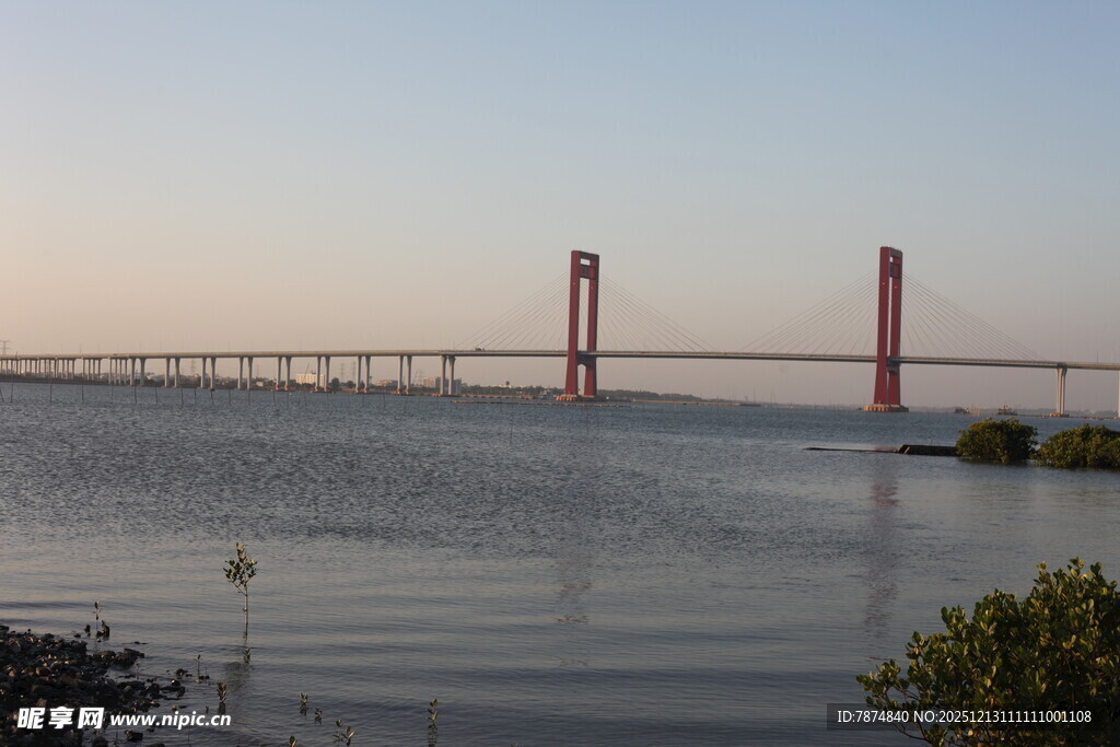 黄昏下的跨海大桥美景