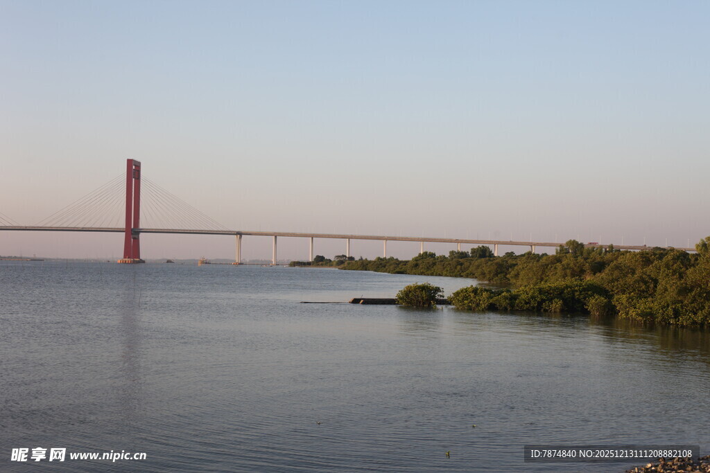 黄昏下的跨海大桥美景