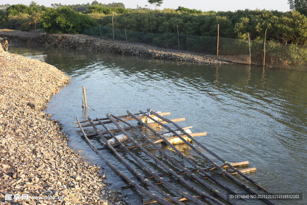 水上竹筏设施