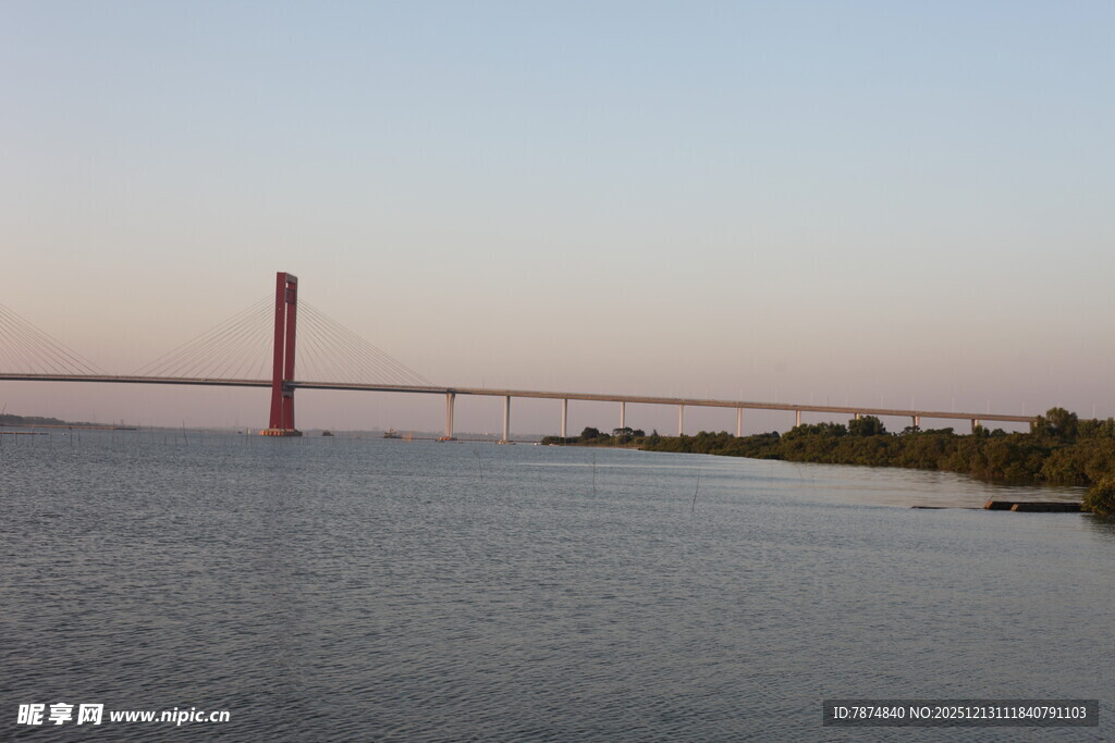 黄昏下的跨海大桥美景