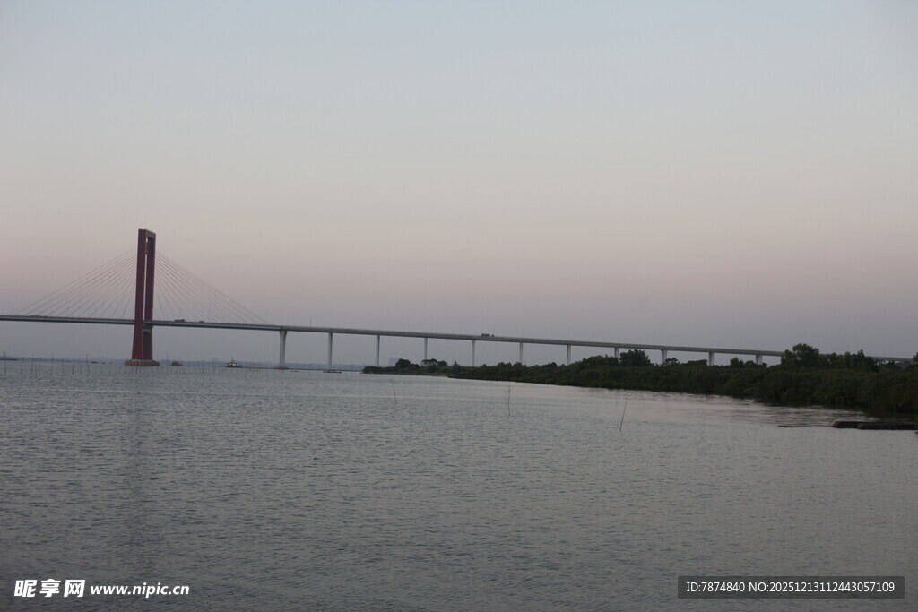 黄昏下的跨海大桥景观