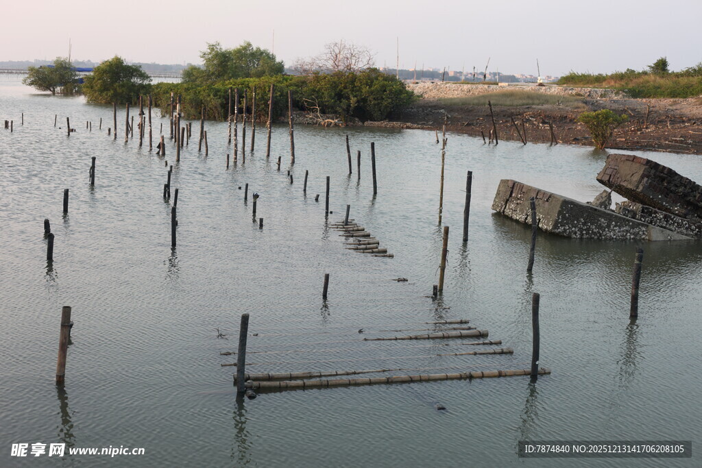 水上废弃设施景观