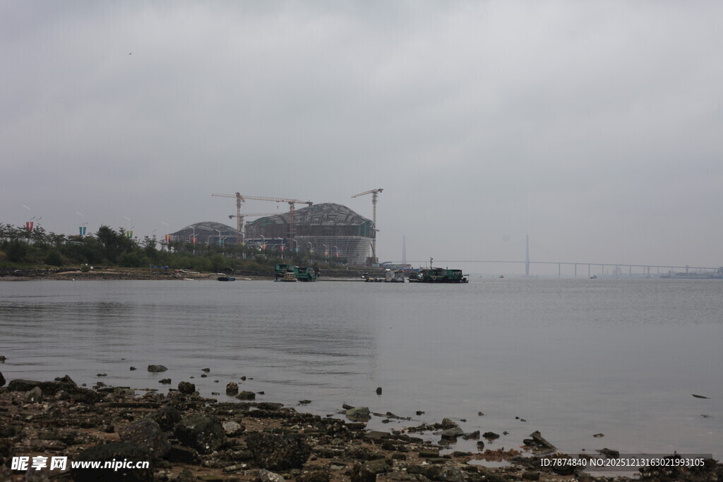阴天海边建筑景观