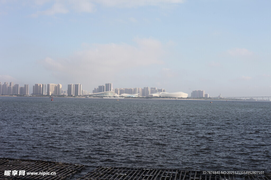 城市近海风光