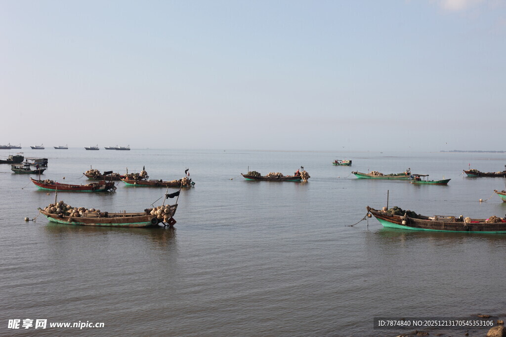 海上渔船群景