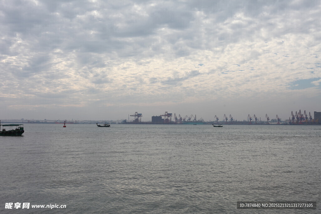 海上城市天际线景观