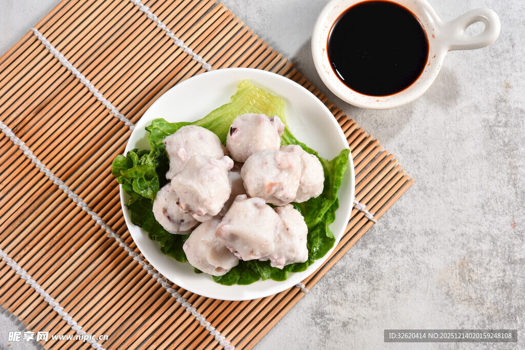 墨鱼丸 