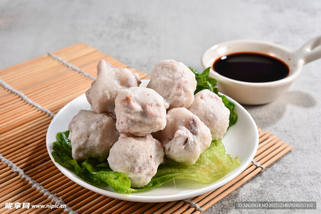 墨鱼丸