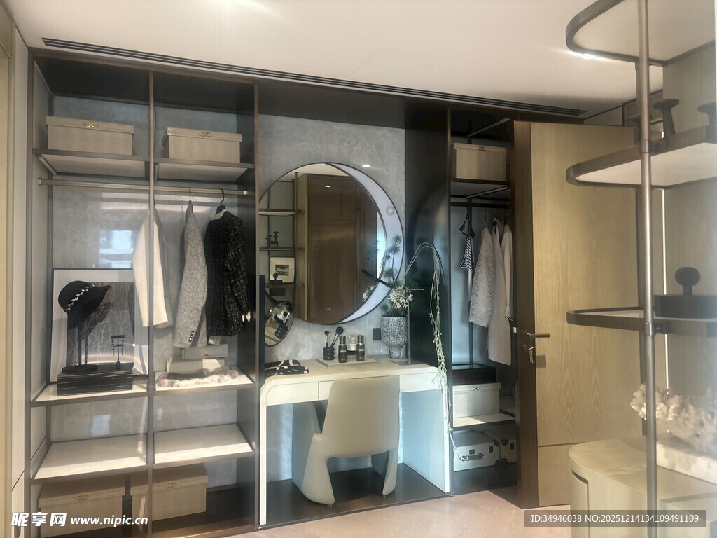 现代简约风衣帽间展示