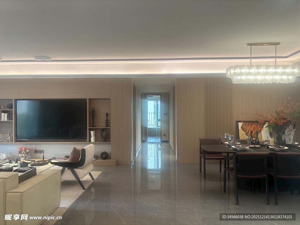 现代简约风格的宽敞客厅