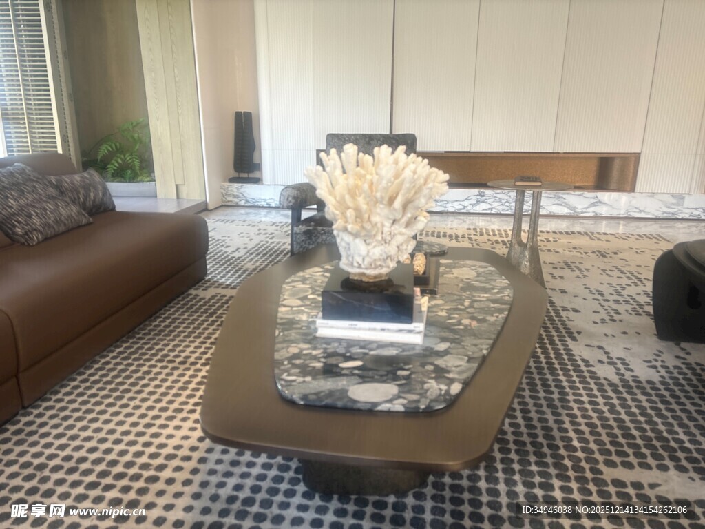 现代简约风客厅茶几摆件