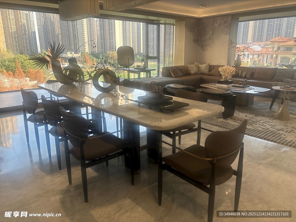 现代风格会议室桌椅布置