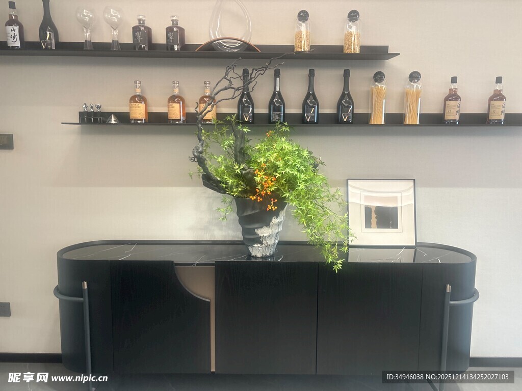 简约室内装饰置物架花瓶场景