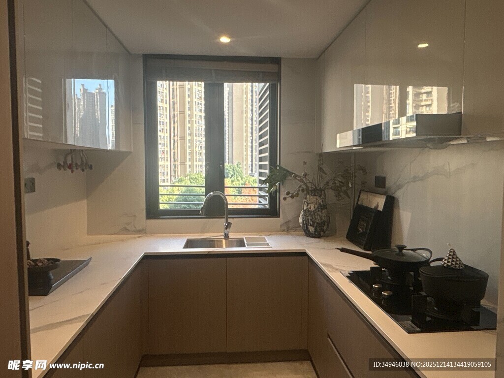 现代简约风格的温馨厨房