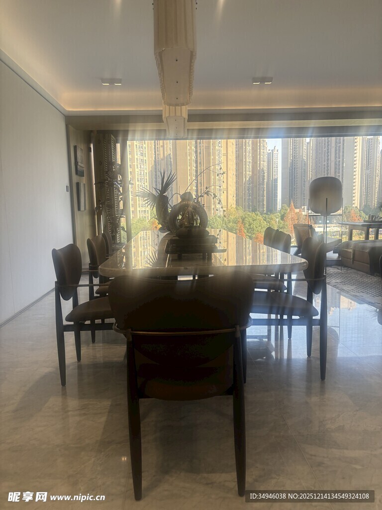 现代简约风格餐厅室内景