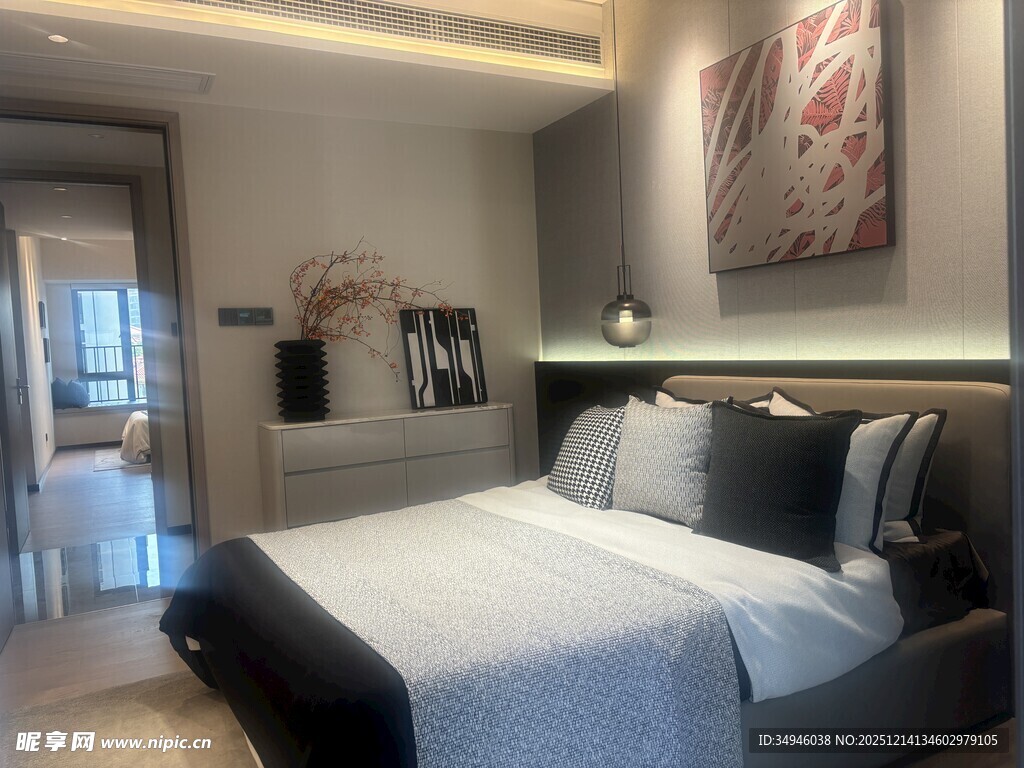 现代简约风格温馨卧室