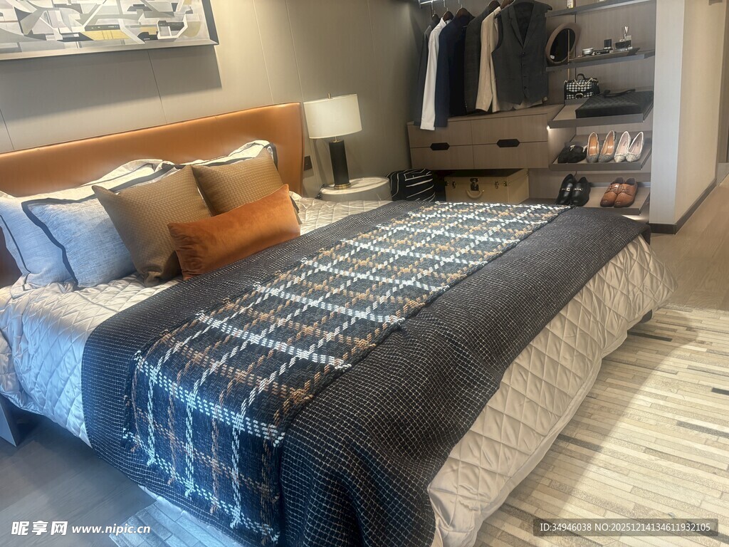 现代简约风格温馨卧室一角