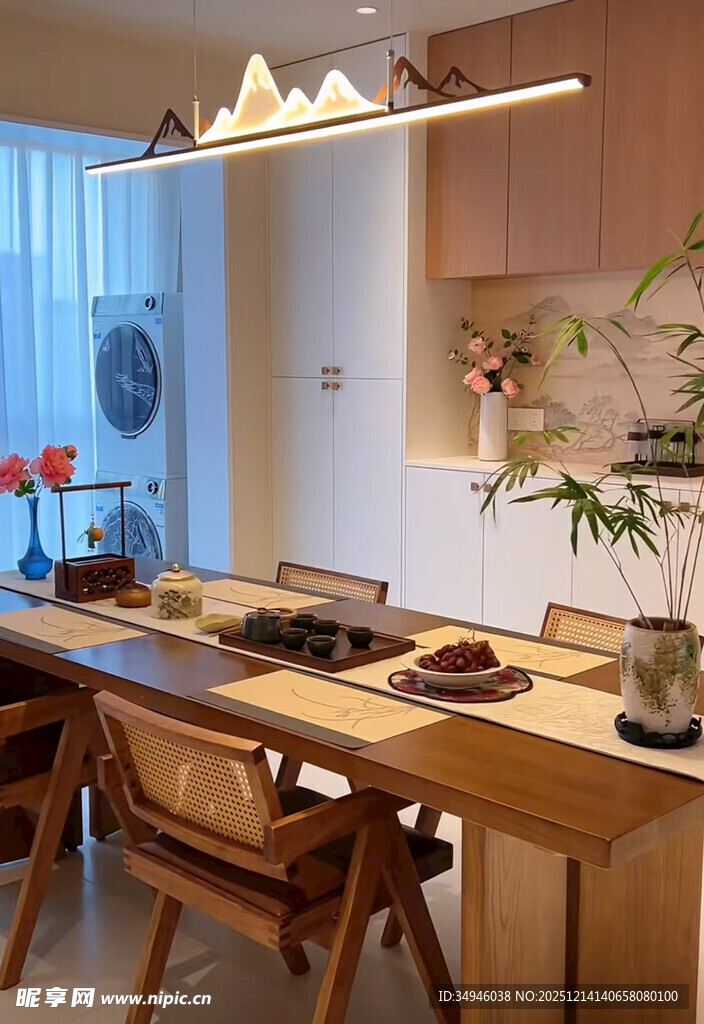 简约木质餐厅温馨场景