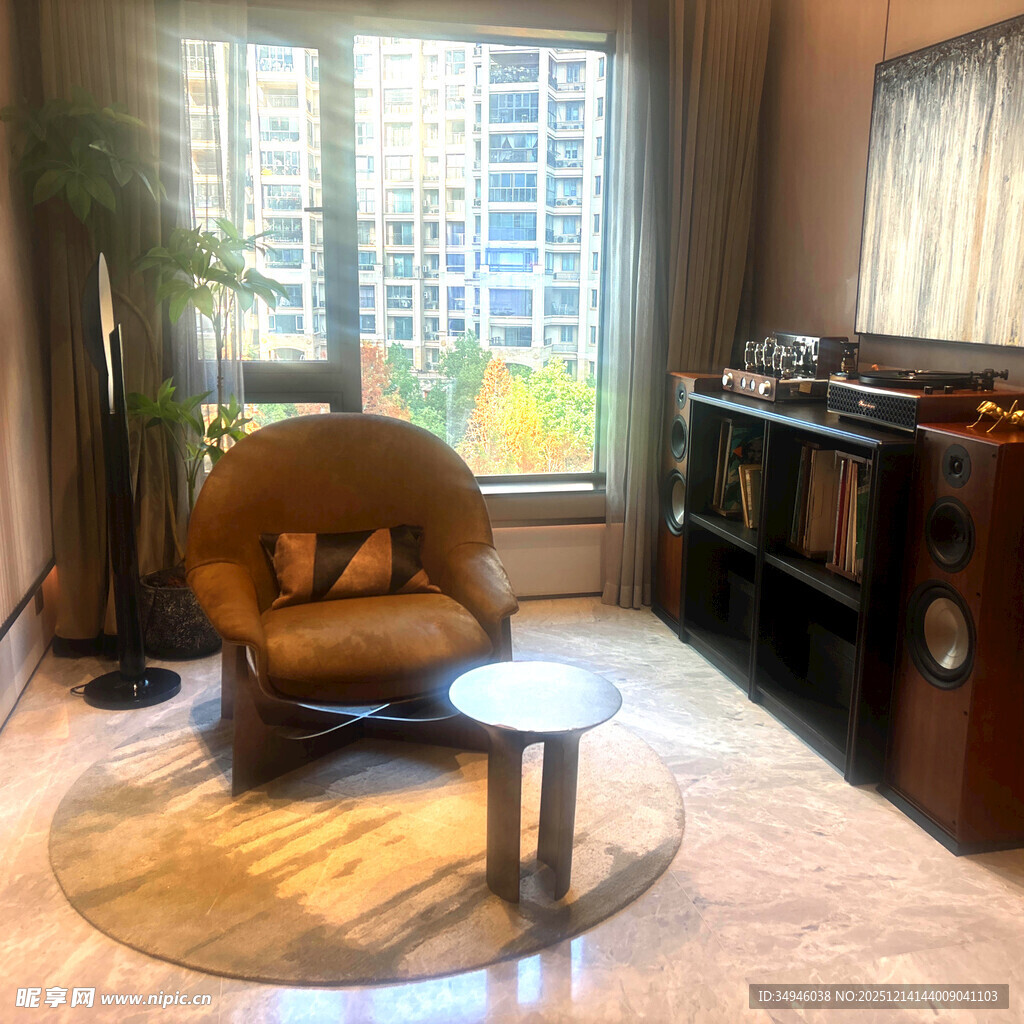 现代温馨客厅休闲角落