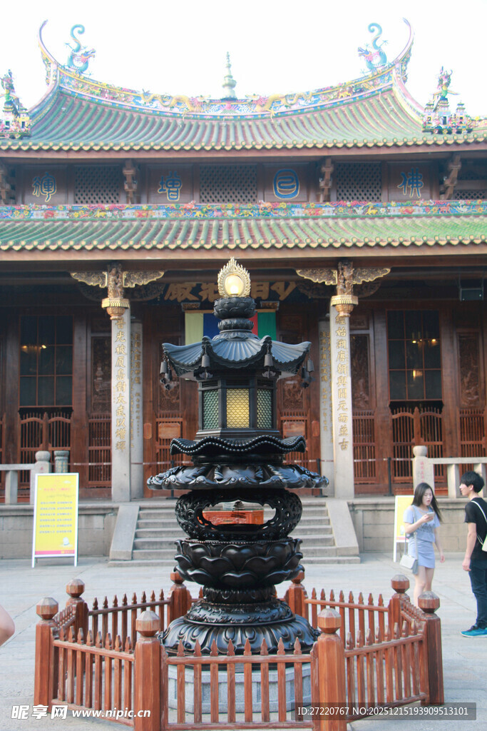 古寺前的精美多层香炉 厦门