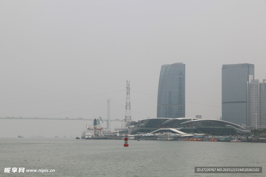 厦门 海滨城市高楼与水域景观