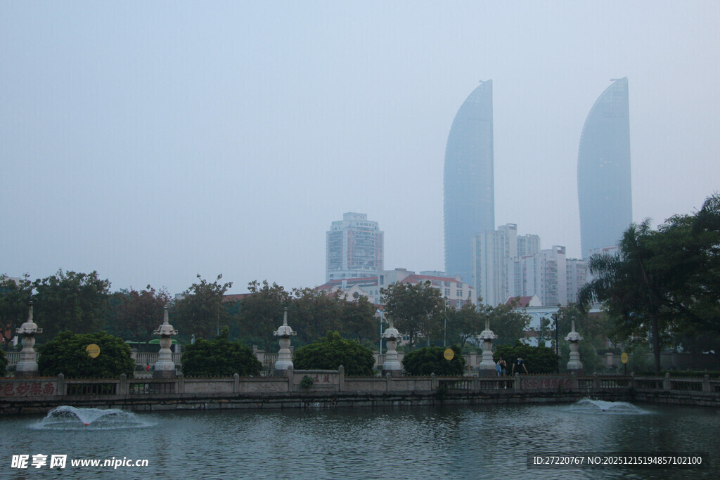 湖畔远眺双子高楼景观 厦门