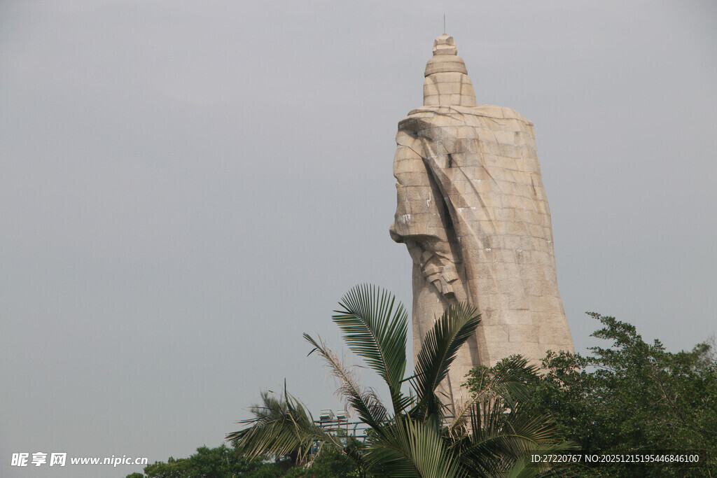 厦门鼓浪屿郑成功高耸的雕像