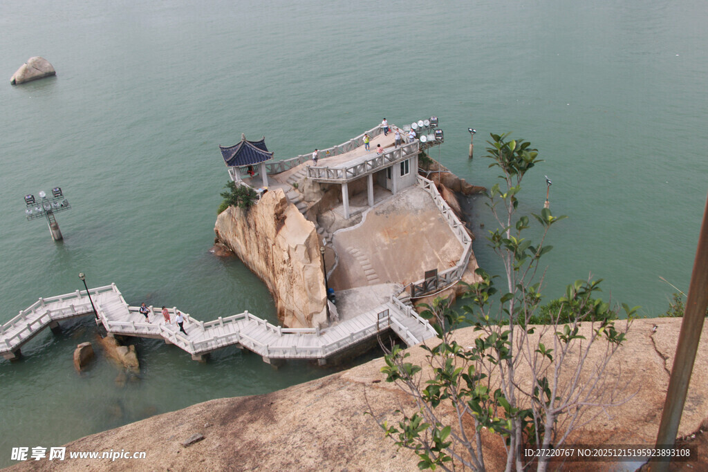 厦门鼓浪屿海边栈桥与岩石景观