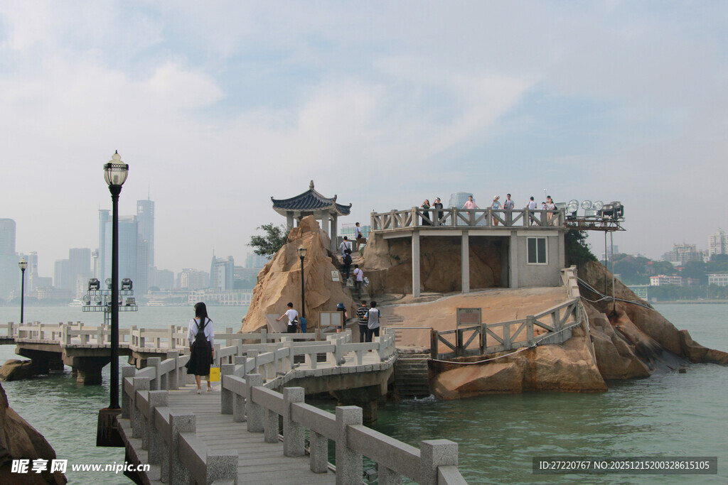 厦门鼓浪屿海边古亭栈桥风景